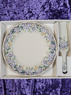 0904. In Original Box ~ Andrea by Sadek Cake Plate & Server 'Donna' Pattern 10.5